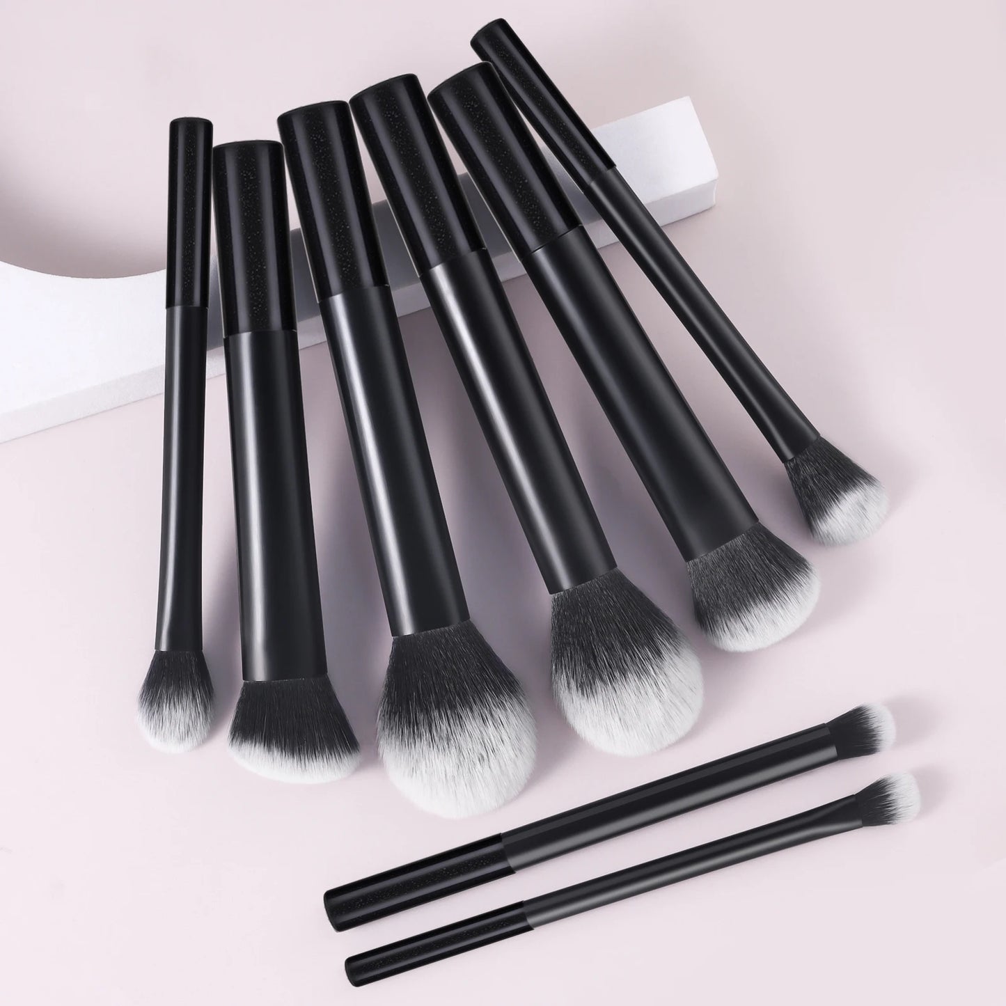 8pcs Portable Makeup Brush Set – Multifunctional Plastic Brushes for Daily Use